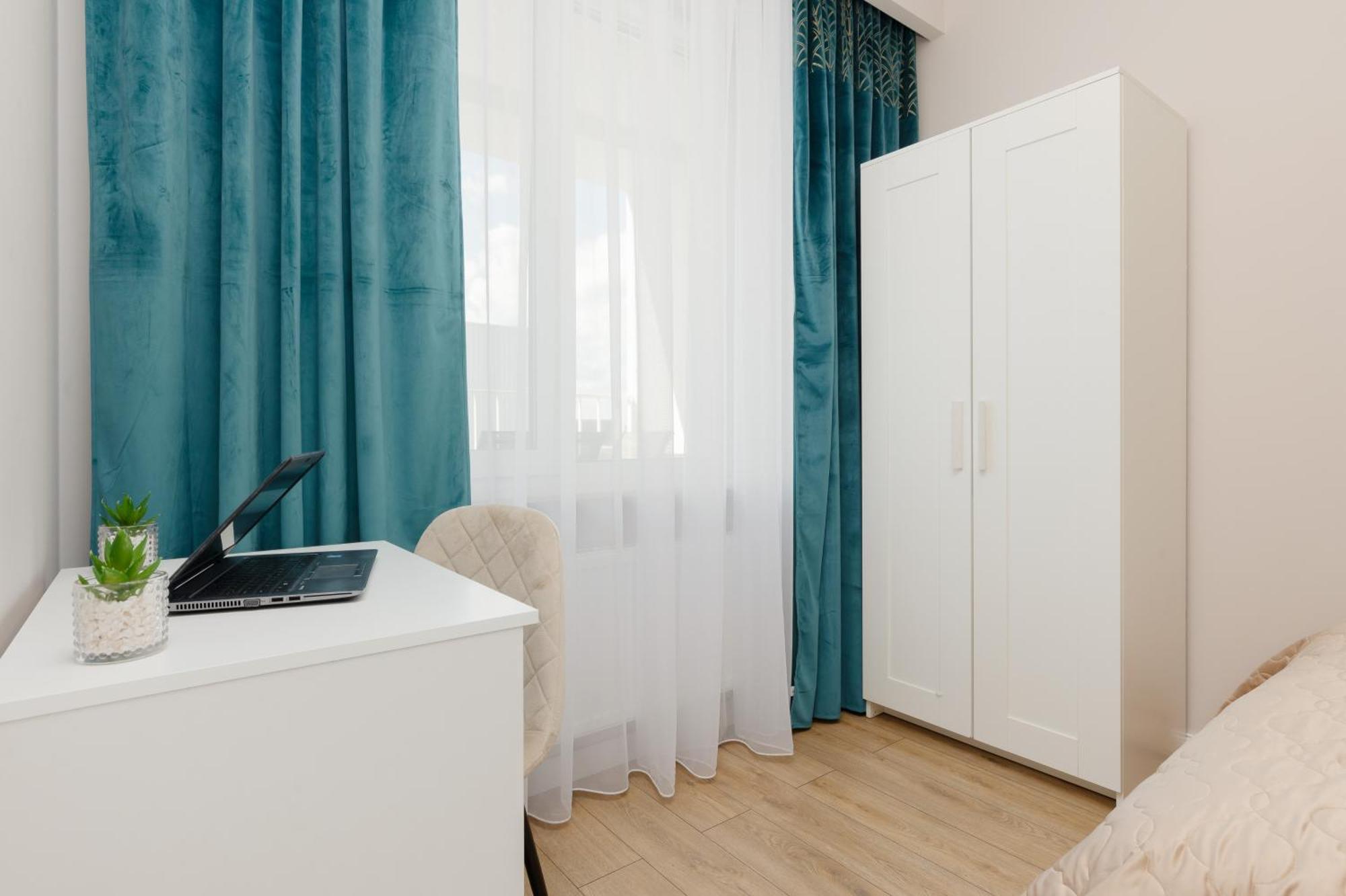 Warsaw Kotsisa Apartments With Parking By Noclegi Renters Exterior foto